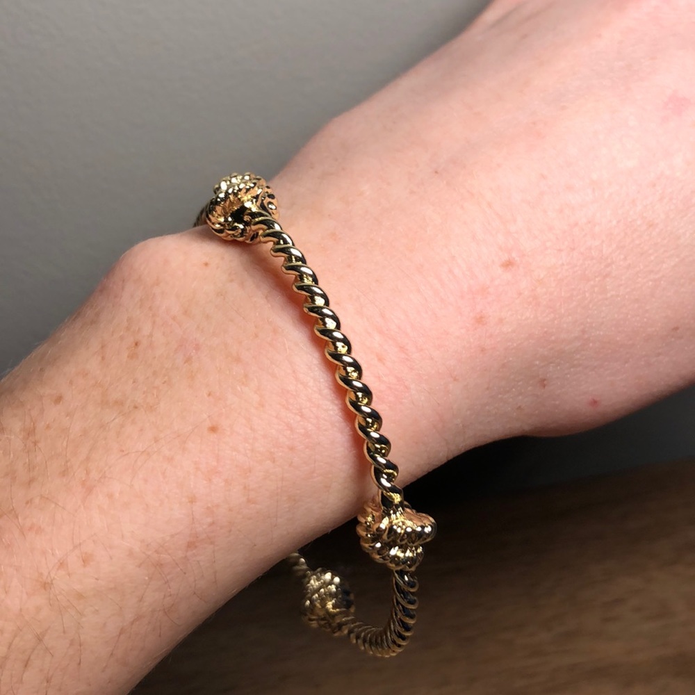 Gold knot bracelet